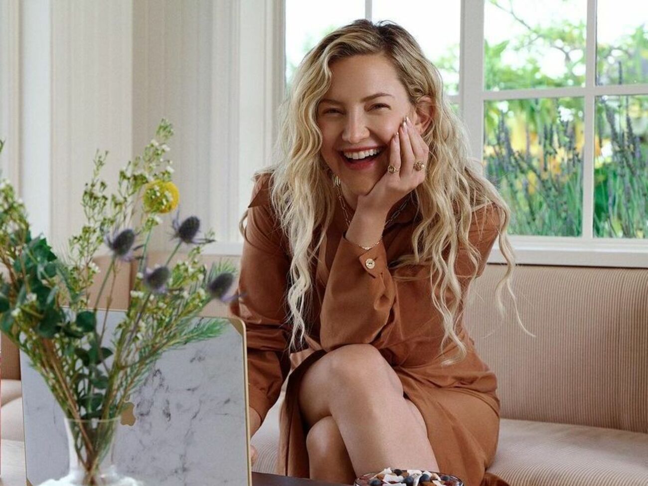 В комментариях подписчики оставили много смеющихся смайликов