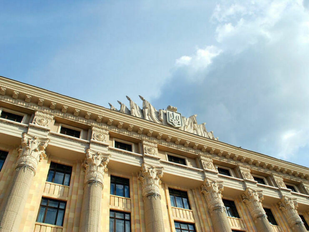 В Харьковском облсовете в один день уволили двух заместителей председателя