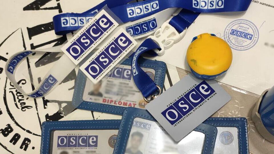 Группа наладила выпуск и продажу удостоверений членов несуществующей Международной дипломатической миссии ОБСЕ