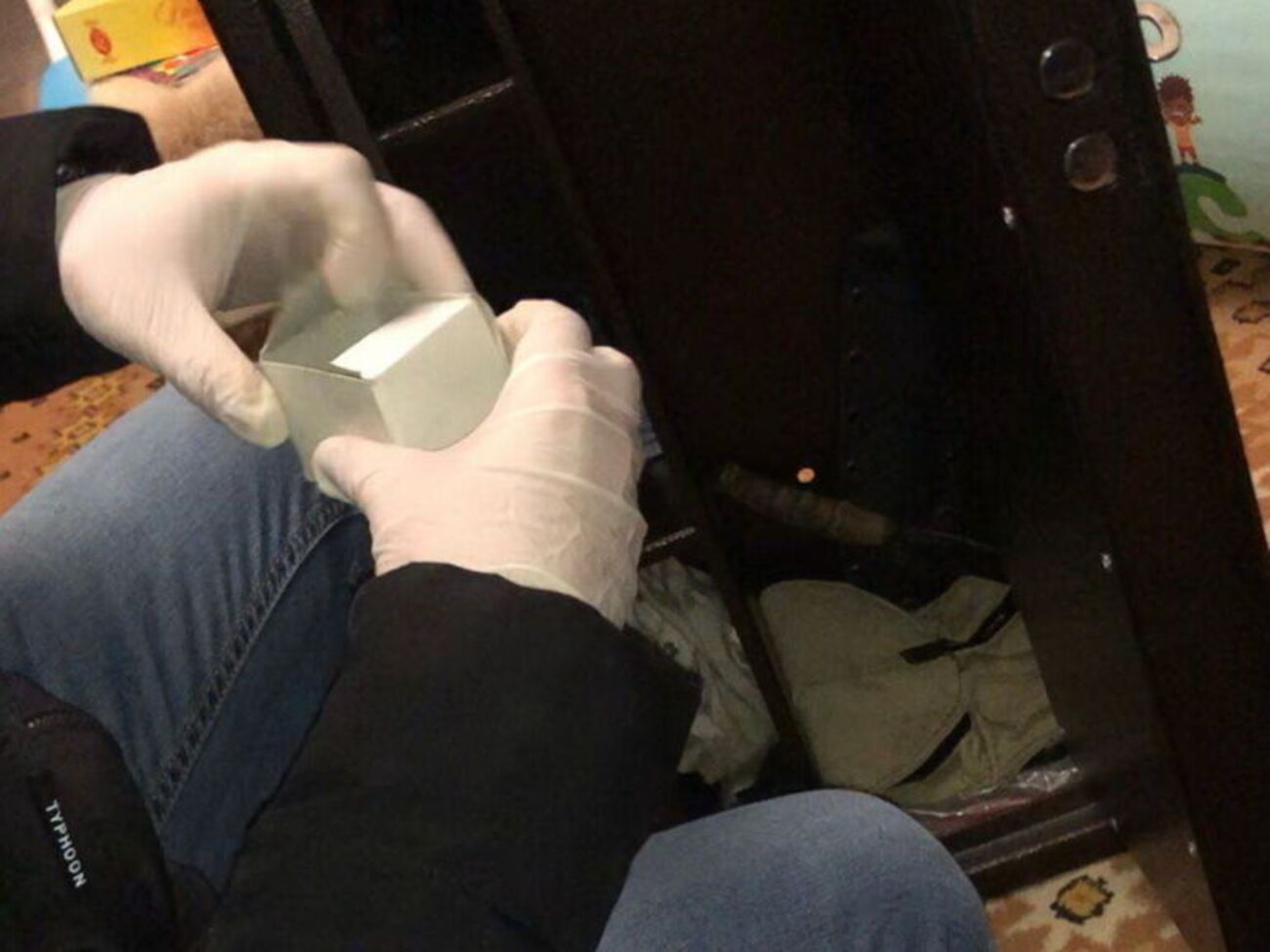 Следователи проверили сейф, где хранится оружие Волошина