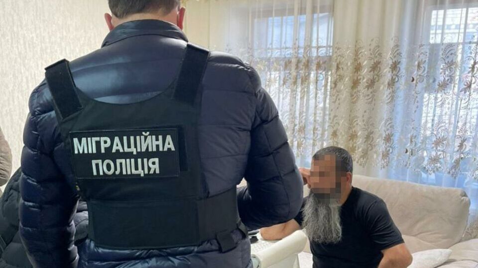 За даними поліції, учасники незаконної схеми заробили понад $120 тис.