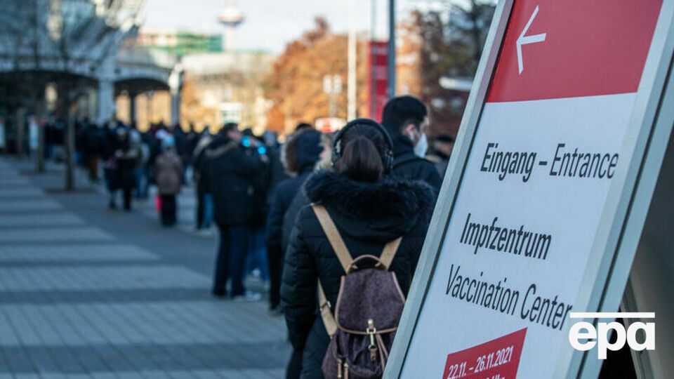 У Франції 27 листопада стартує ревакцинація проти COVID-19 усього дорослого населення
