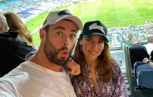 За несколько часов после публикации видео Хемсворта с Патаки набрало больше 2 млн лайков