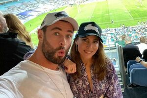 За несколько часов после публикации видео Хемсворта с Патаки набрало больше 2 млн лайков