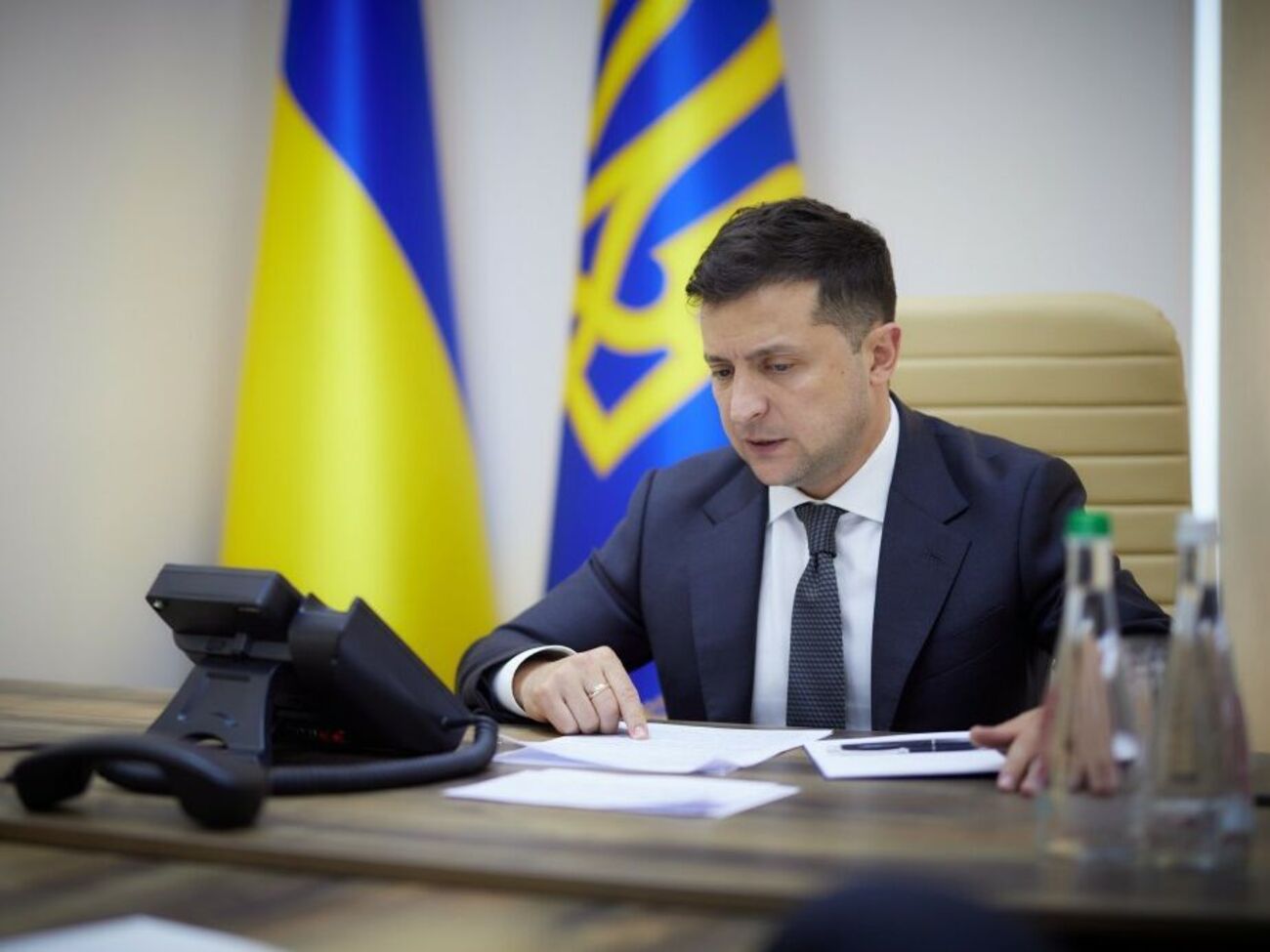 Зеленський (на фото) та Меркель погодилися з необхідністю координації зусиль щодо локалізації загроз із боку РФ