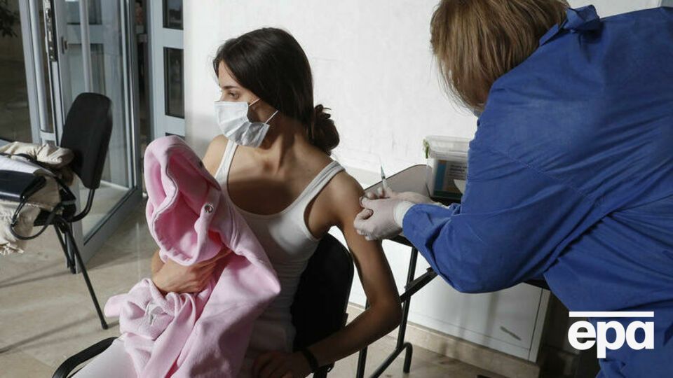 МОЗ планує проводити ревакцинацію українців проти коронавірусу 2022 року