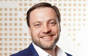 Денис Монастырский считает полеты чиновников на вертолетах "абсолютно нормальной ситуацией"