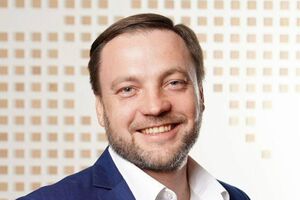 Денис Монастырский считает полеты чиновников на вертолетах "абсолютно нормальной ситуацией"