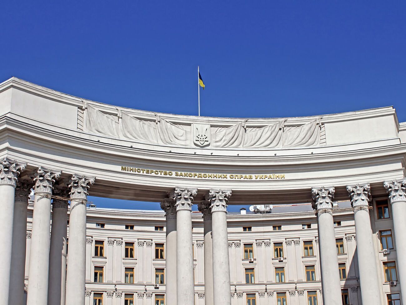 В МИД Украины отмечают, что цель дезинформации от РФ &ndash; предоставить информационное прикрытие российским войскам на фоне обострения на Донбассе