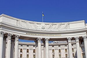 В МИД Украины отмечают, что цель дезинформации от РФ – предоставить информационное прикрытие российским войскам на фоне обострения на Донбассе