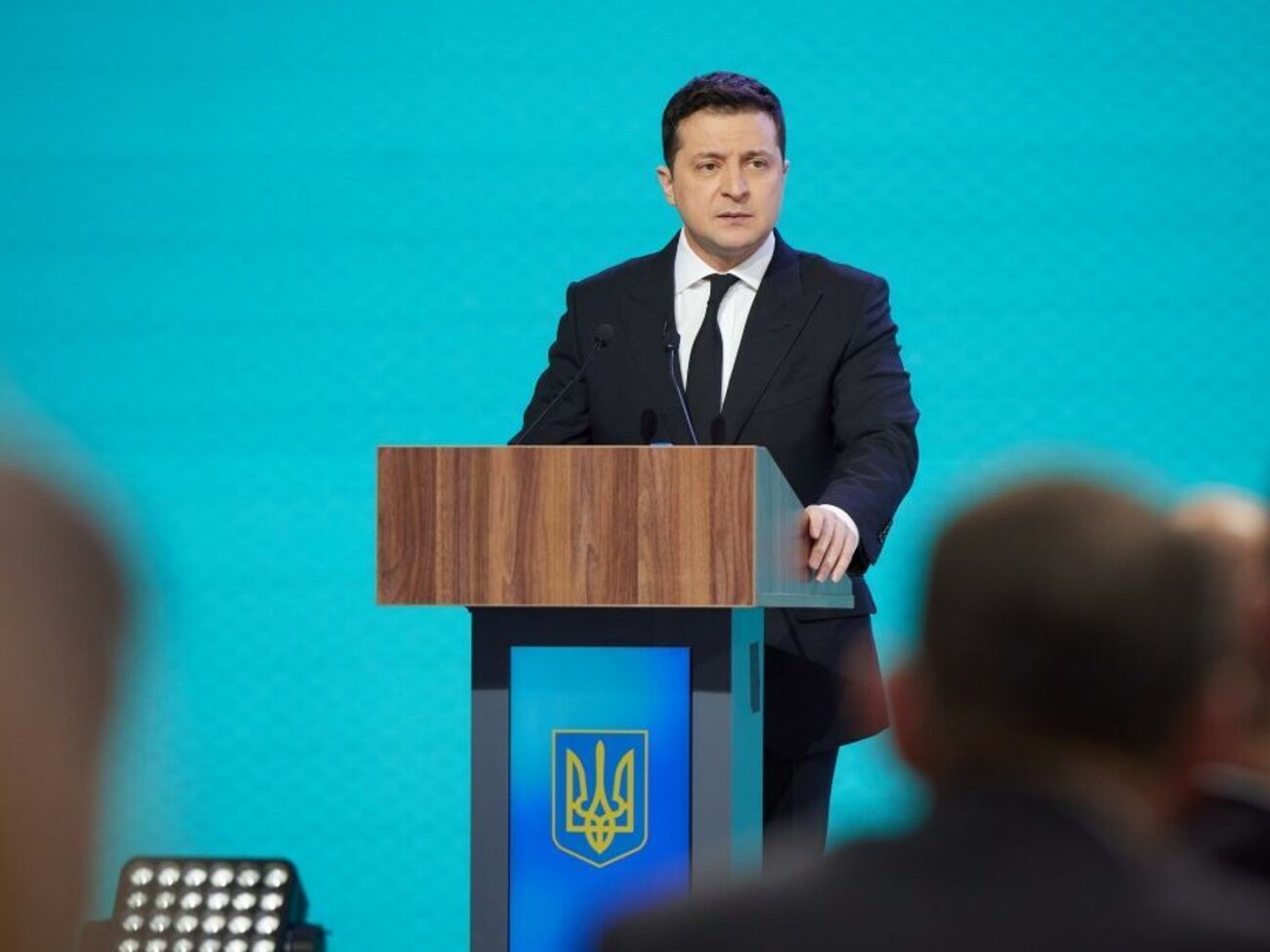 За словами Зеленського (на фото), відеоекспертиза має встановити, чи був Трухін за кермом