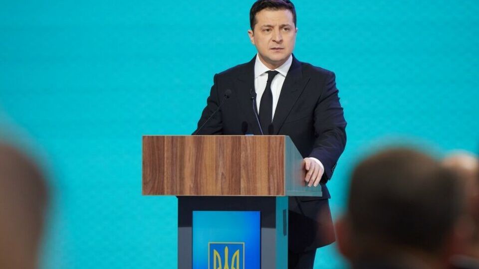 По словам Зеленского (на фото), видеоэкспертиза должна установить, был ли Трухин за рулем