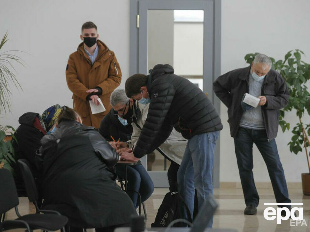 За весь час пандемії в Україні захворіло 3,4 млн осіб