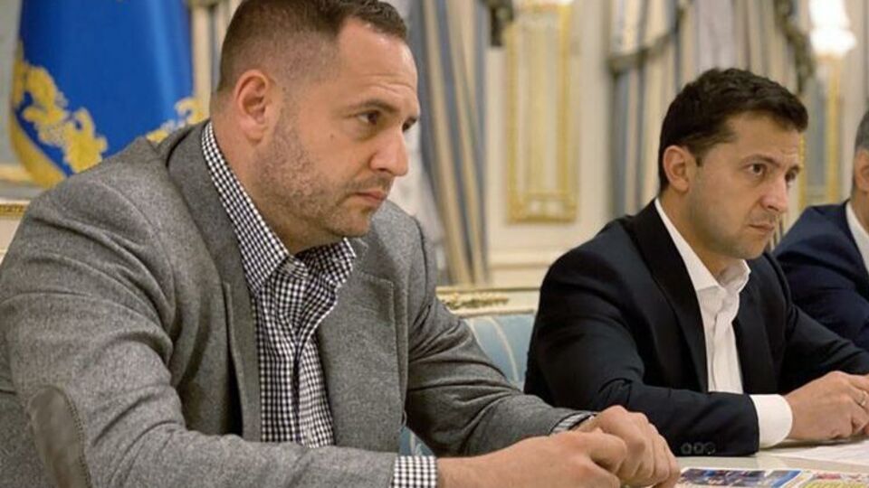 Зеленський (праворуч) заявив, що Єрмак (ліворуч) провів дуже важливі операції