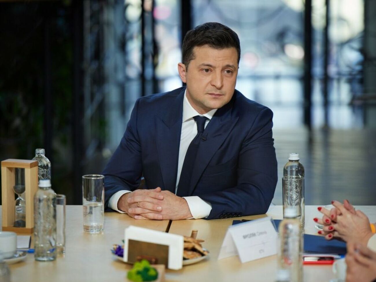 Зеленський: Ти не можеш&nbsp;співробітникам казати голосувати за ту чи іншу людину і давати за це зарплату чи затримувати її