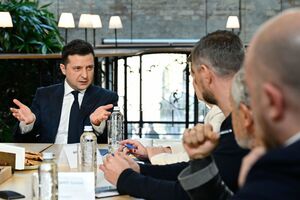 Зеленский считает, что проводить наступление на Донбассе сейчас было бы неправильно