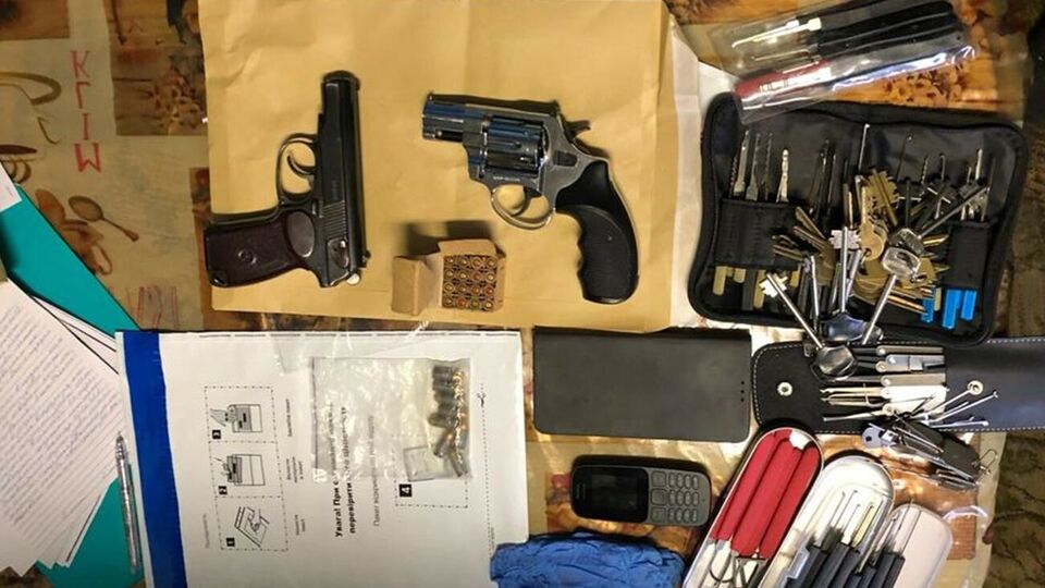 Зброю знайшли на території двох приватних мисливських баз