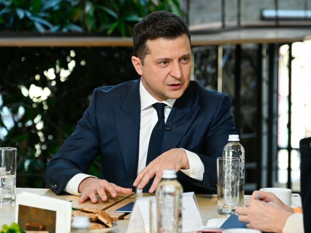 Зеленский:&nbsp;Я не хотел этому научиться и делить людей на людей и особей... Больше стал любить своих собак по этой причине