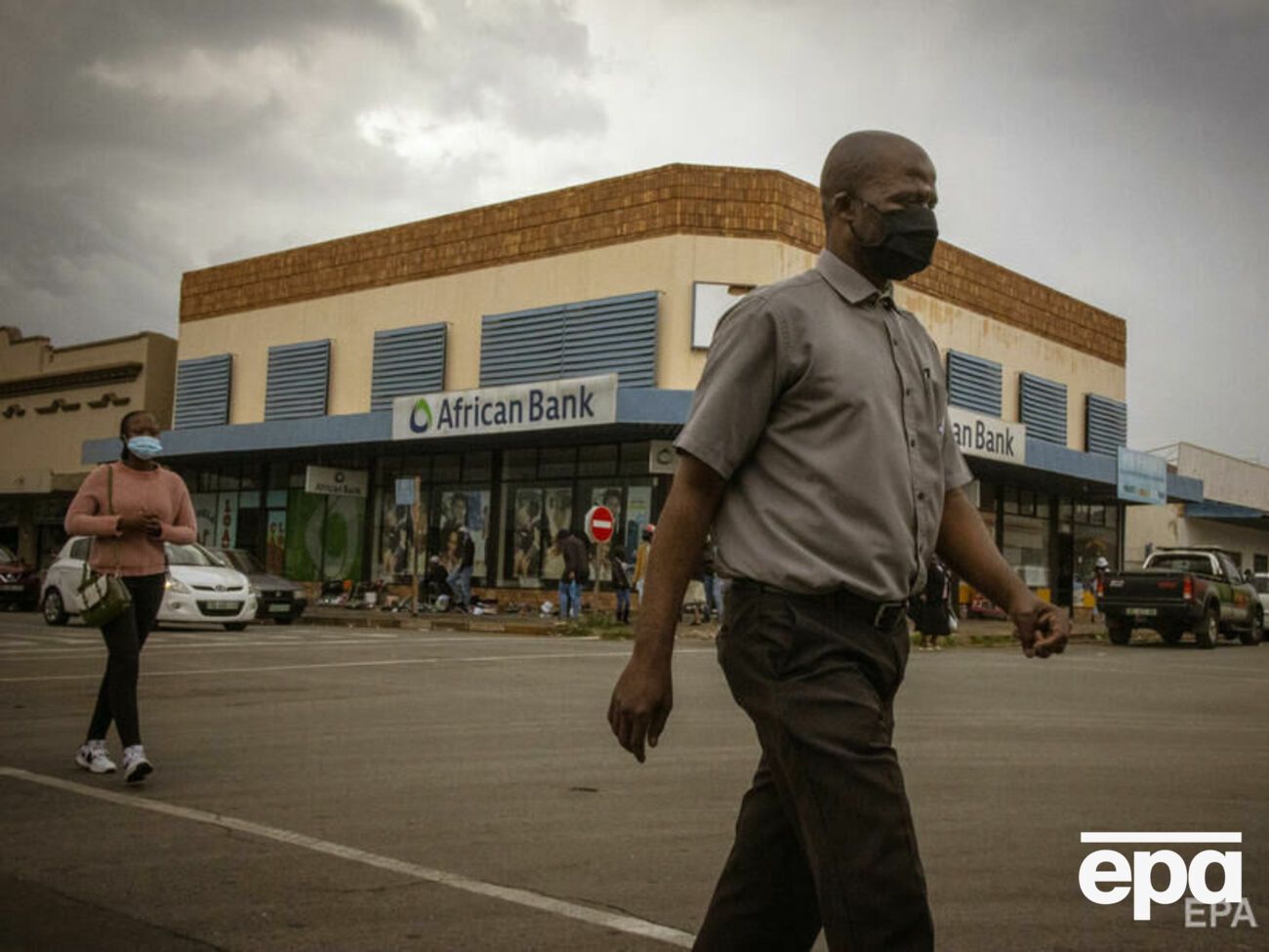 Новый вариант коронавируса был обнаружен в ЮАР