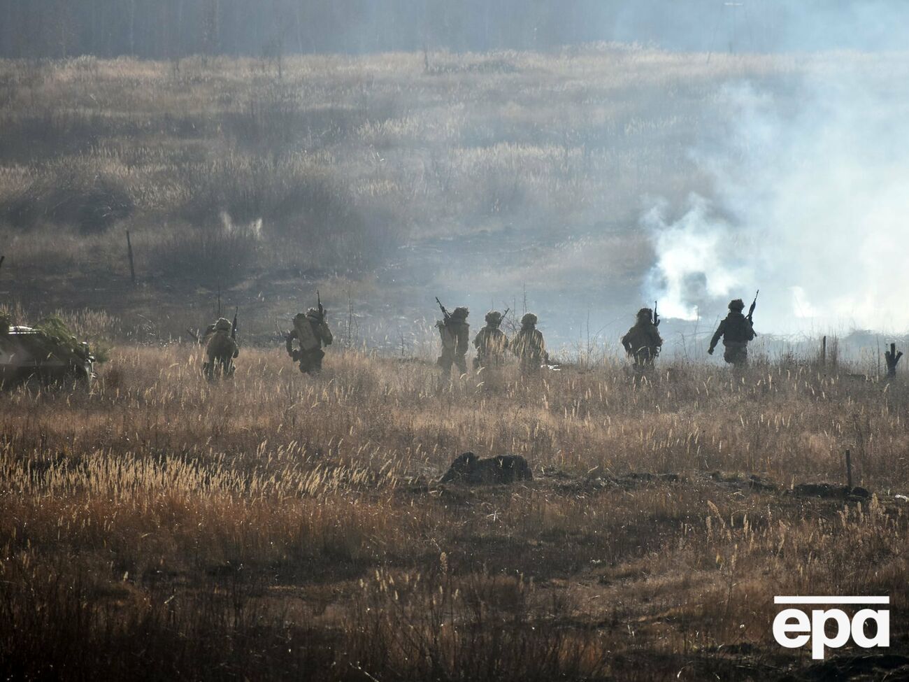 Украинские военные открывали ответный огонь, таким образом заставив боевиков прекратить обстрелы