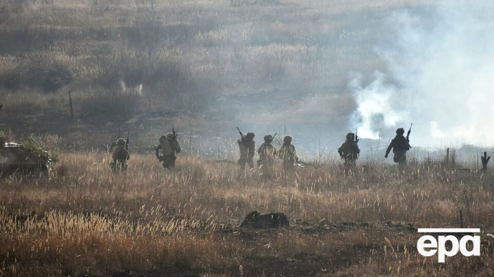 Украинские военные открывали ответный огонь, таким образом заставив боевиков прекратить обстрелы