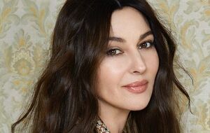 Подписчики поставили под снимком с Белуччи больше 90 тыс. лайков