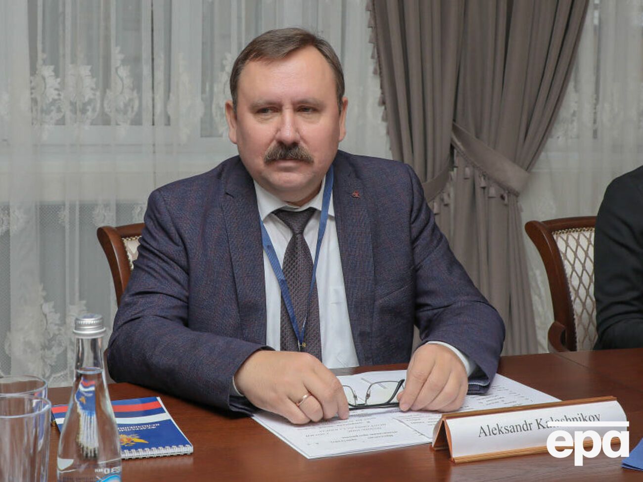 Калашников якобы сам попросился в отставку