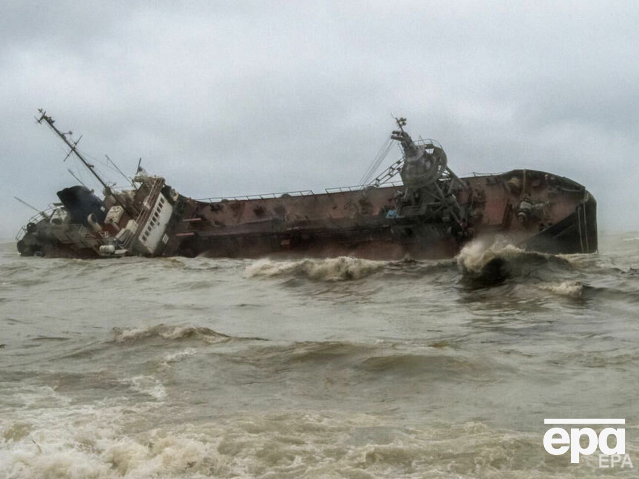 Танкер Delfi затонул возле пляжа в Одессе в ноябре 2019 года