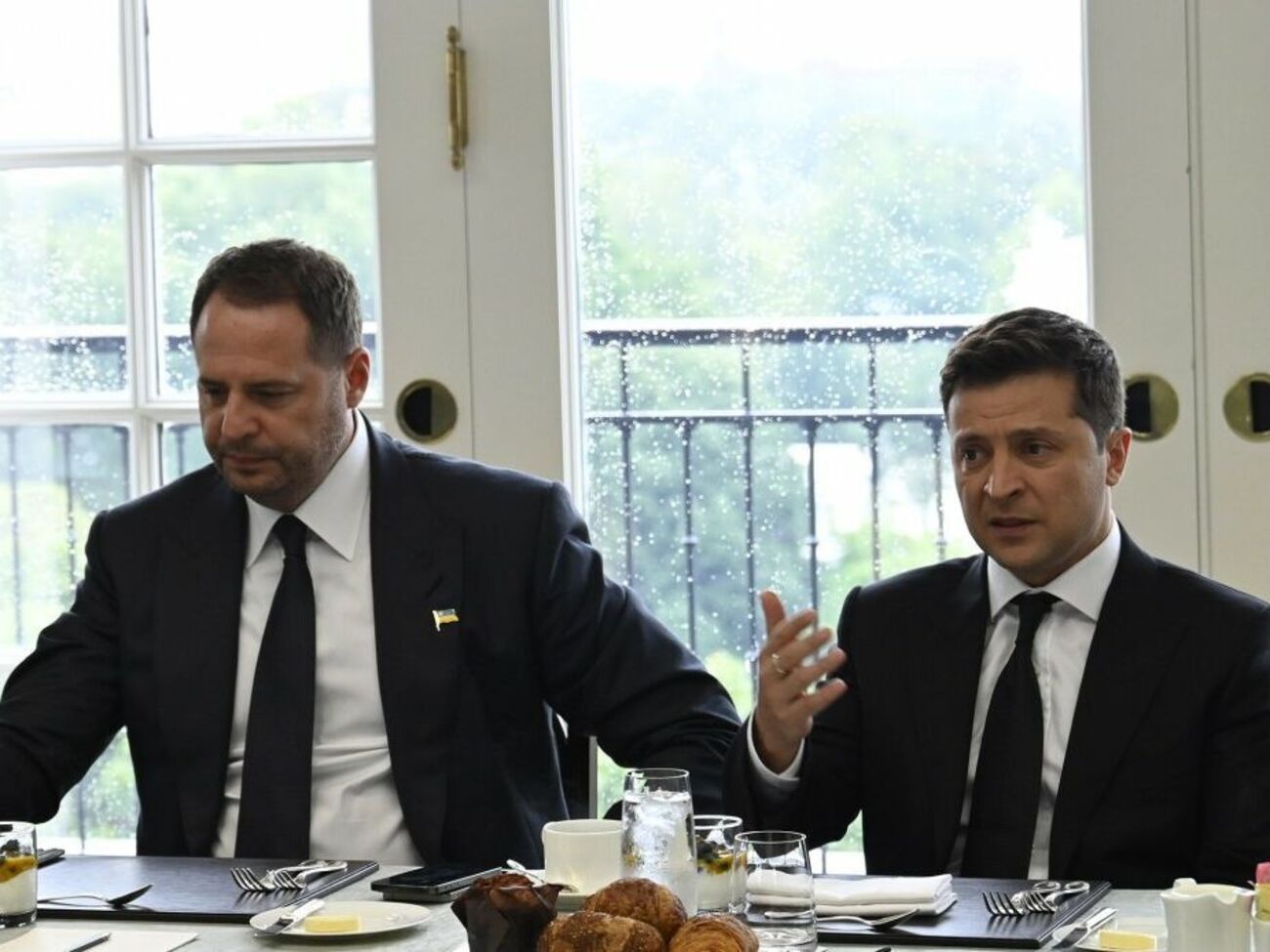 Зеленський заявив, що не звільнятиме Єрмака