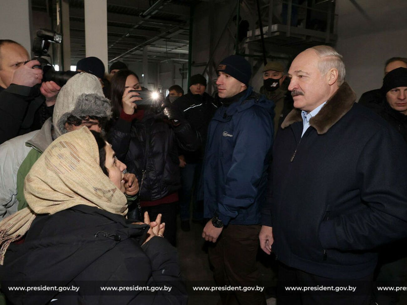 Лукашенко &ndash; мігрантам: Ми в жодному разі не будемо вас затримувати, зв'язувати руки або якимось іншим способом вантажити в літаки і доправляти на батьківщину, якщо ви цього не хочете