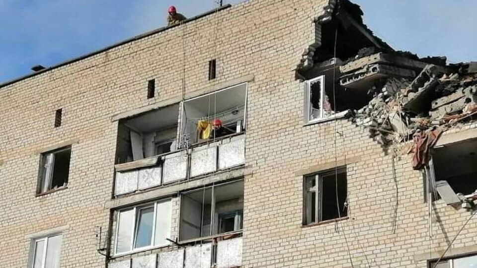 Предварительно в доме произошел взрыв бытового газа на пятом этаже