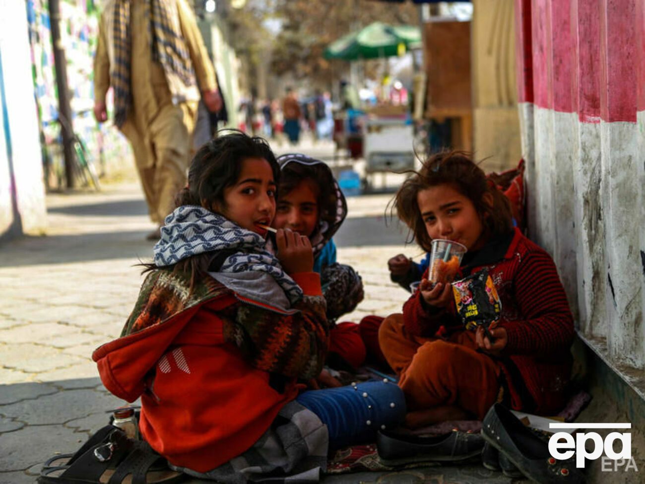 В сентябре "Талибан" исключил девочек из процесса обучения в средних школах Афганистана