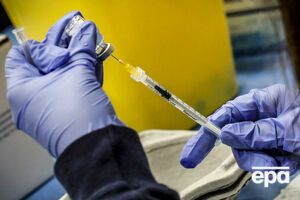 Натепер в Україні проти COVID-19 можуть вакцинуватися всі охочі віком від 12 років