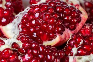 Булочки с добавлением зерен граната получаются ароматными