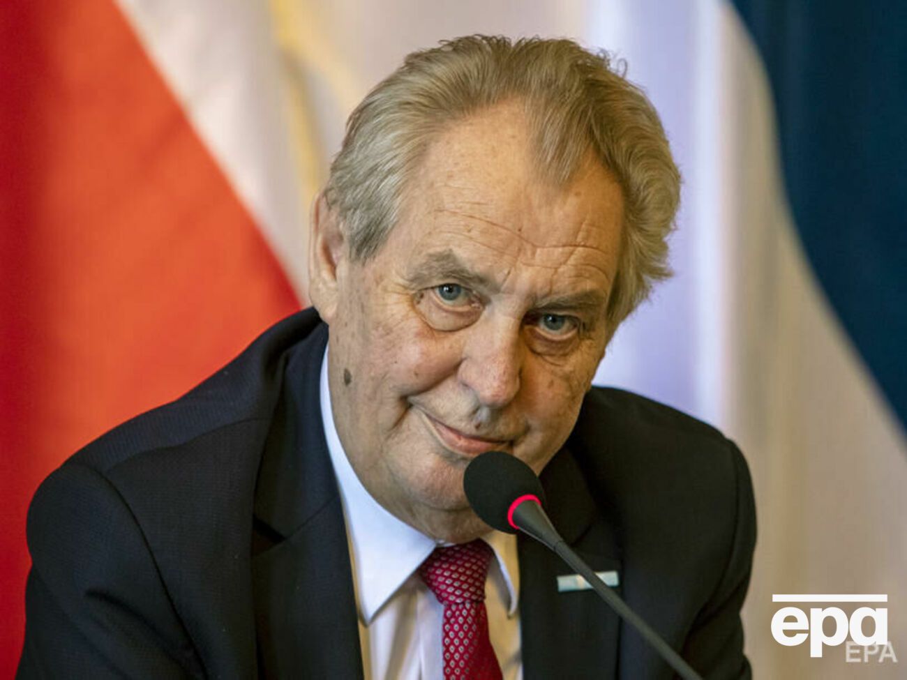 Чешские журналисты предполагают, что Земан инфицировался коронавирусом в своей резиденции