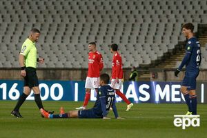 "Белененсеш" (в синей форме) не смог насобирать 11 игроков на матч с "Бенфикой"