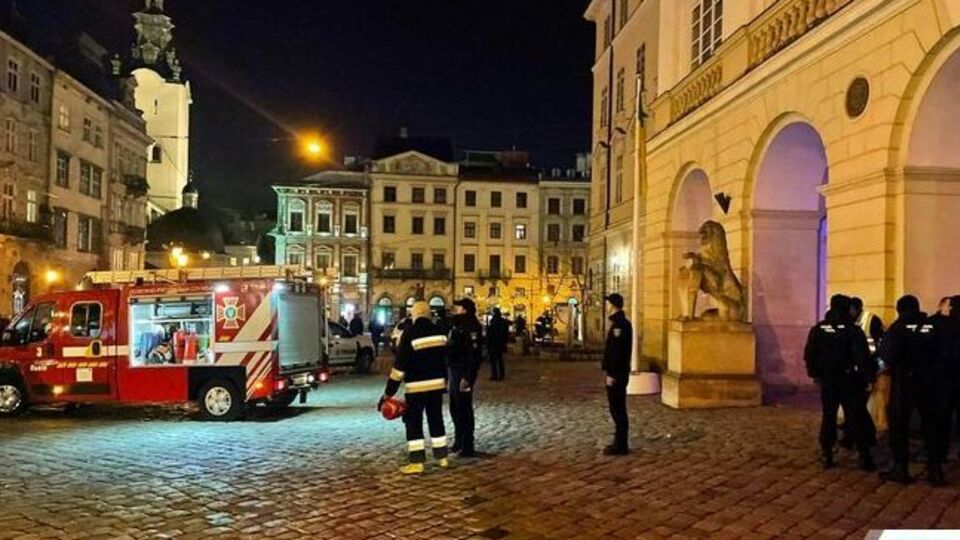Небезпечних предметів у будівлі Львівської міськради не виявили