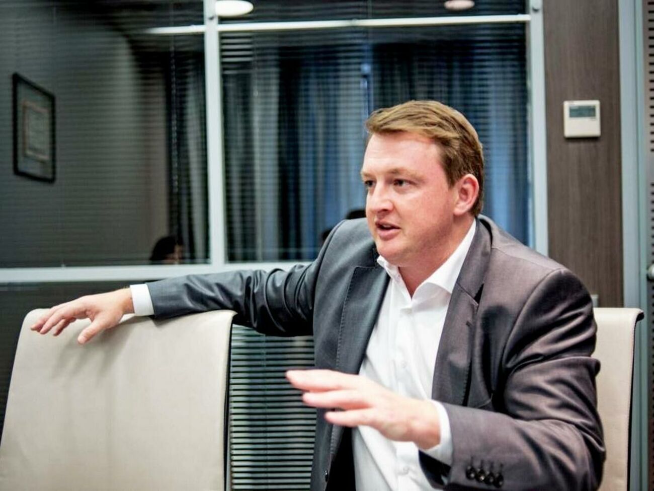 Сергей Фурса:&nbsp;Почему мы должны требовать от власти предсказуемости, правил и адекватности? Просто потому, что мы хотим быть богаче. Получать зарплаты выше и пенсии больше