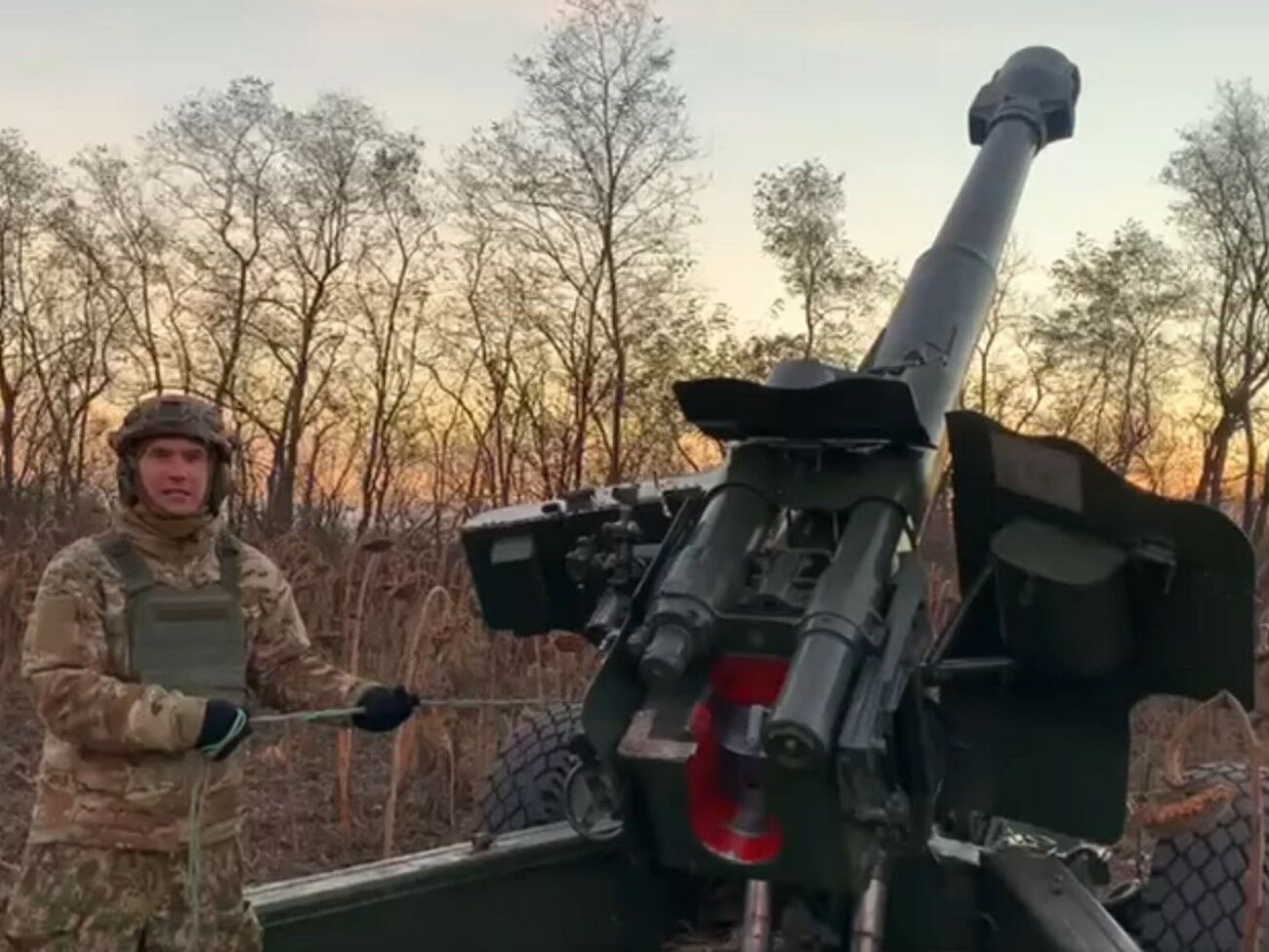 Бутусов 27 ноября в Facebook опубликовал видео, на котором сделал выстрел из артиллерийского орудия