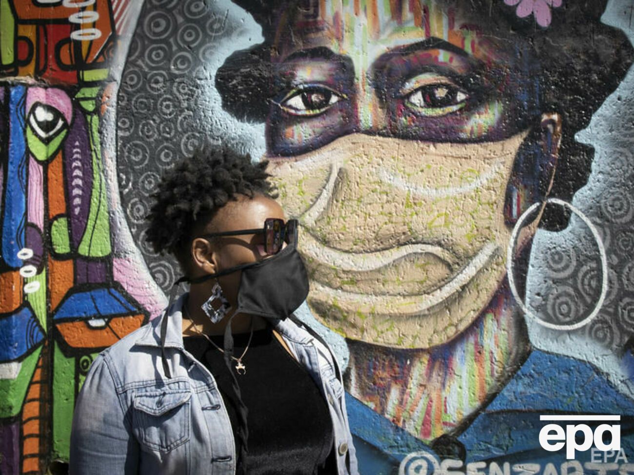 Штамм коронавируса "Омикрон" обнаружили в ЮАР 22 ноября