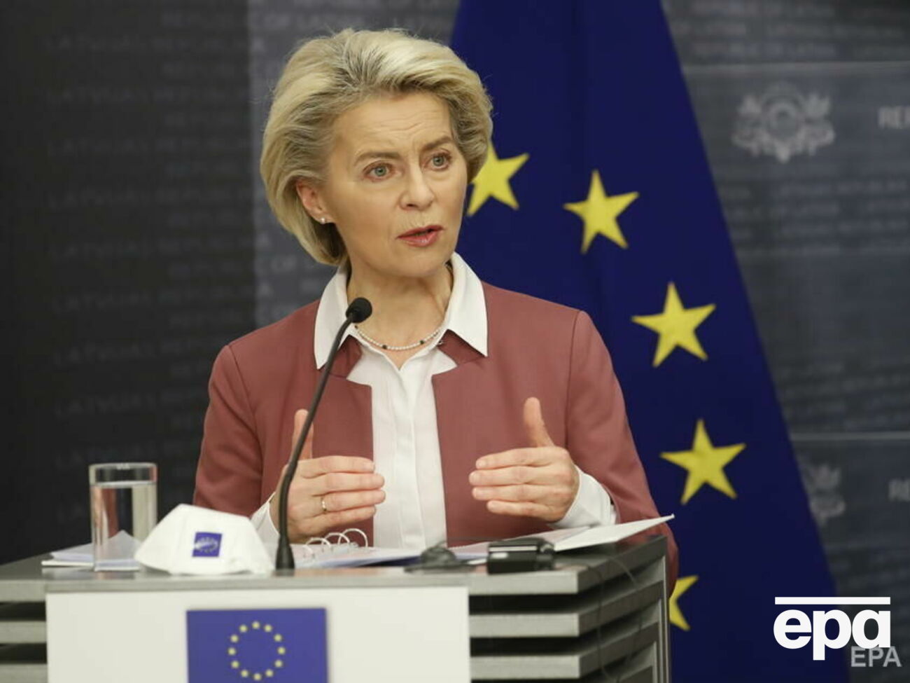 Biontech/Pfizer&nbsp;должен адаптировать свою вакцину к новому штамму коронавируса "Омикрон", отметила&nbsp;фон дер Ляйен