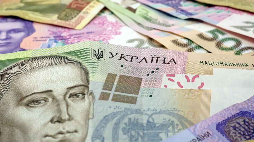 Курс гривні щодо долара впав на сім копійок – із 27,03 грн/$ до 27,10 грн/$