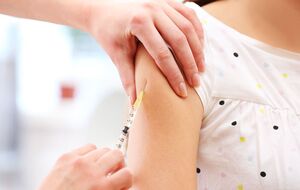 Организация рекомендует органам здравоохранения ускорить вакцинацию, особенно в группах риска