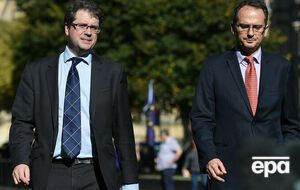 Британський журналіст Гіґґінс (ліворуч) запросив Грозєва стати постійним членом Bellingcat