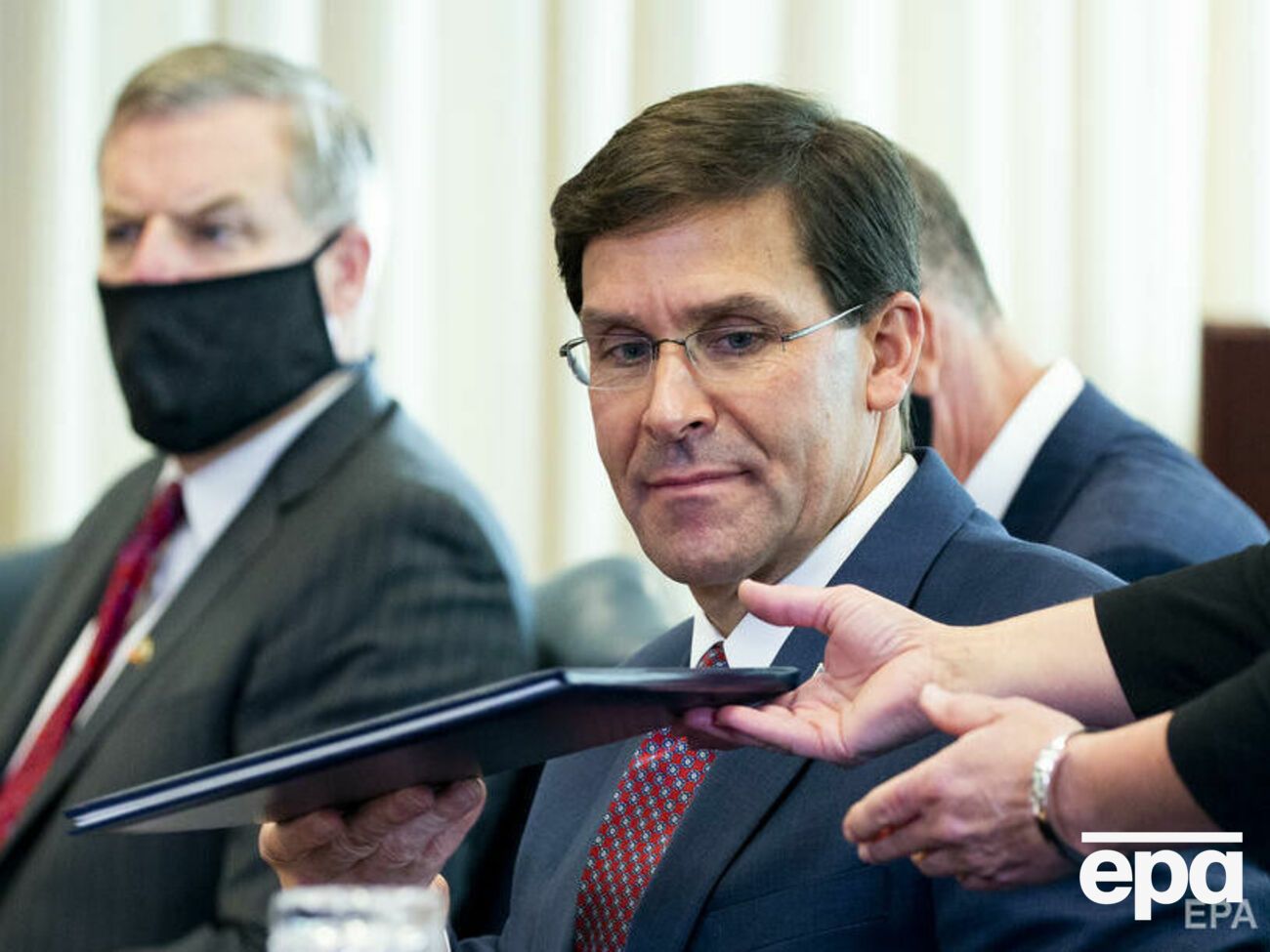 Еспер назвав звернення до суду єдиним способом "донести свою історію до американського народу"