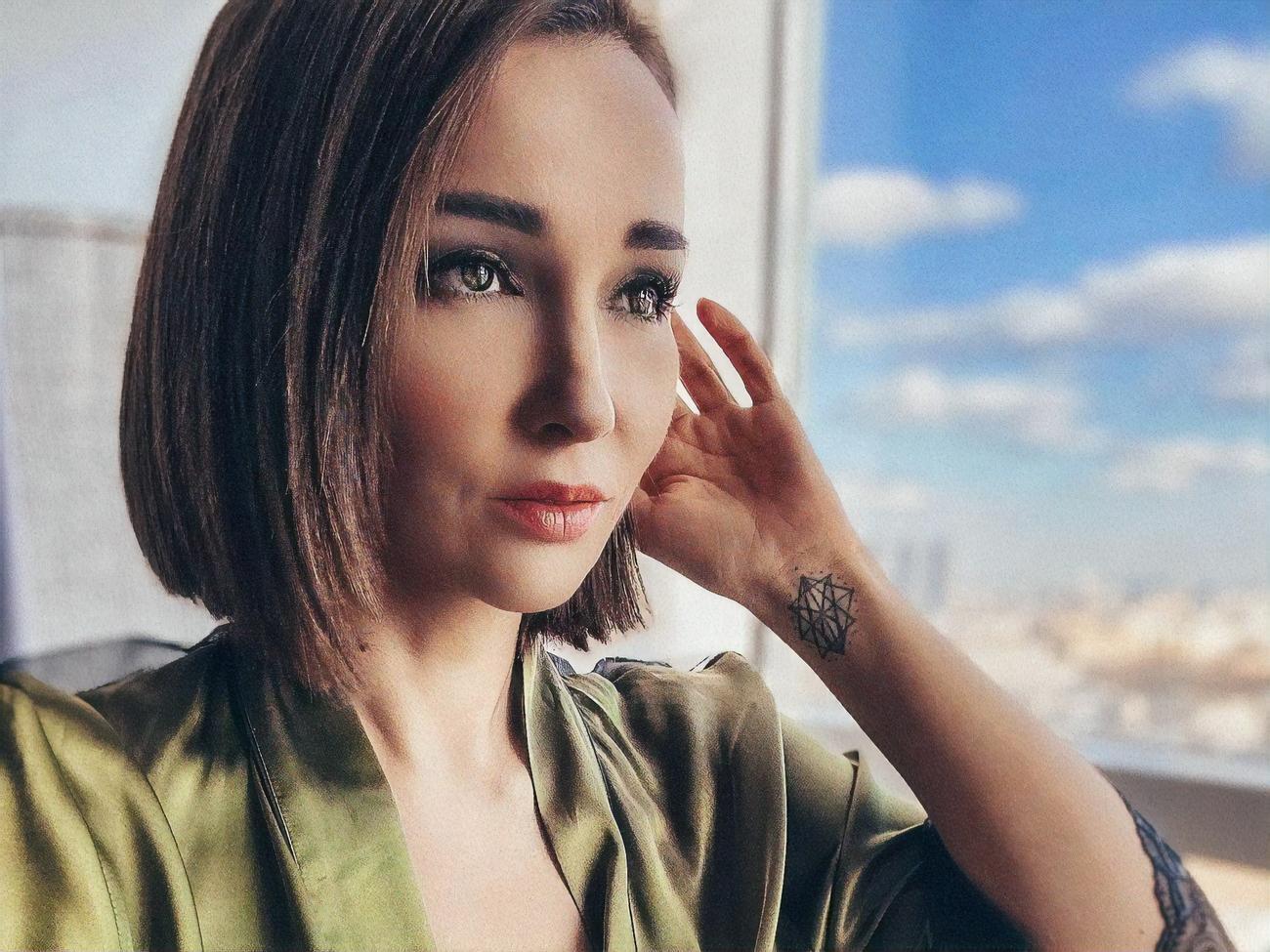 Чехова: "Километры, что нас разделяют, как ноты: до, ре, ми, фа, соль"