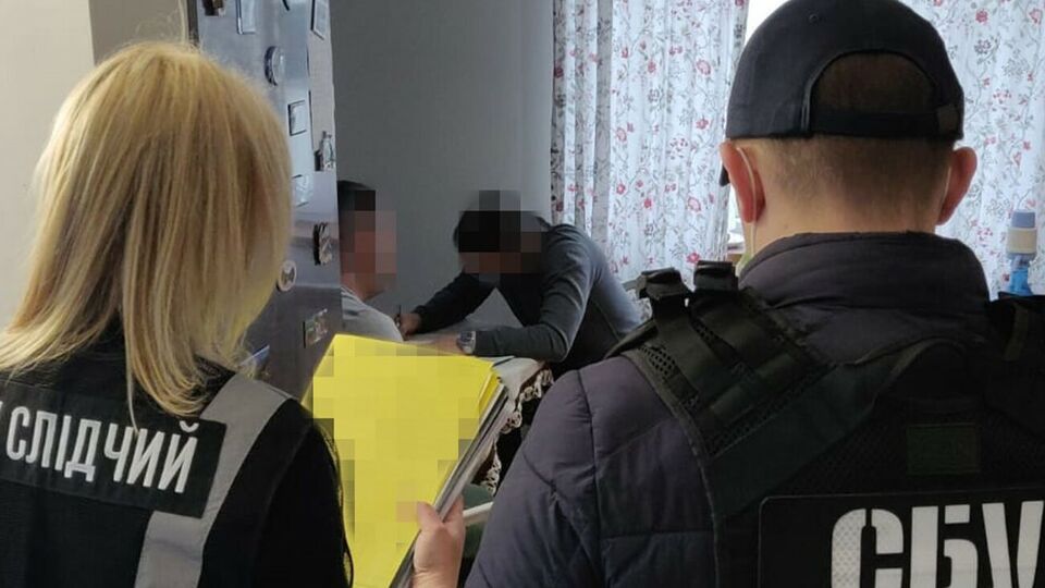 Правоохранители провели обыски по месту фактического проживания фигурантов