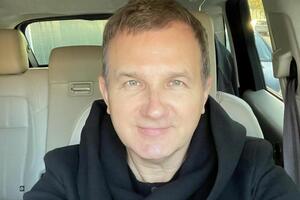 Горбунов: Люблю, коли Катруся прикрашає вхід до нас на подвір'я