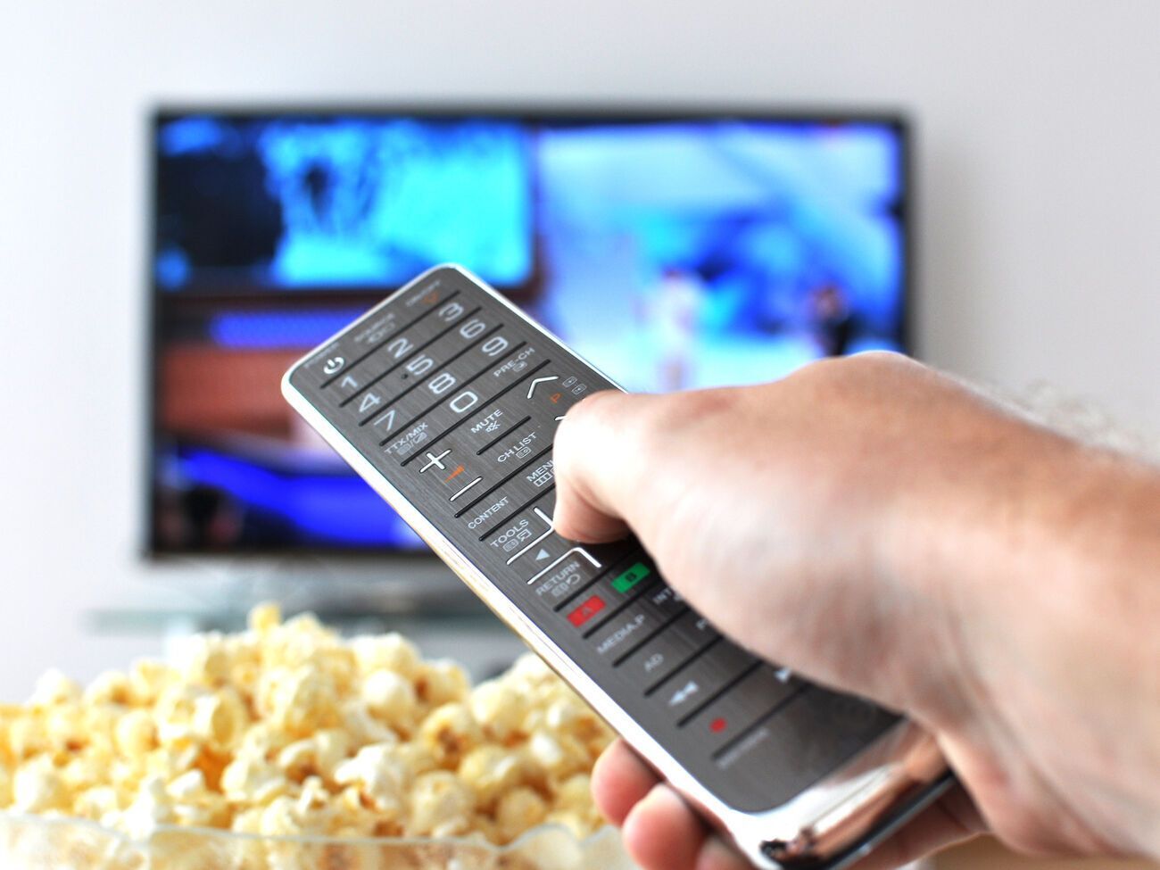 В связи с военной агрессией РФ Украина запретила трансляцию некоторых фильмов и сериалов российского производства