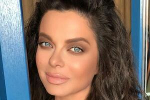 Корольова народилася у Києві, а з 1989 року живе у РФ